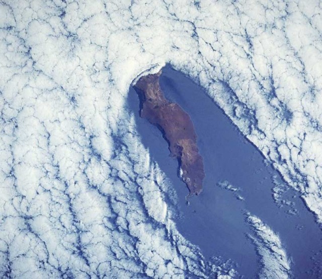 © NASA STS043-076-061