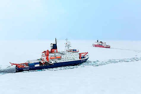 20150907_212815_PS94_Polarstern_Healy_Nordpol_StefanHendricks