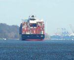 Containerschiff bei Wedel Richtung Hamburger Hafen © GreenConnect