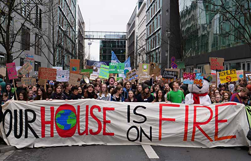 Front of the FridaysForFuture demonstration Berlin 29 03 2019 34 800