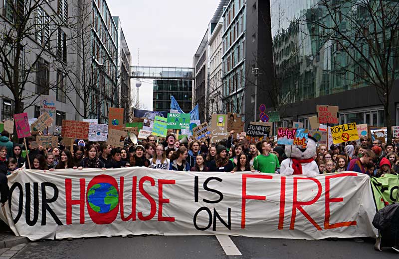 Front of the FridaysForFuture demonstration Berlin 29 03 2019 34 800