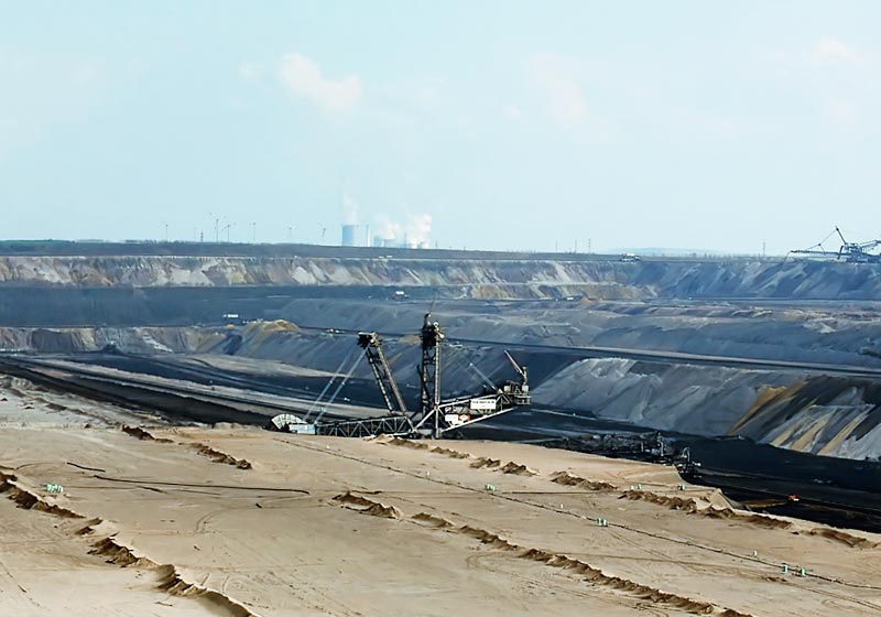 Globaler Kohleausstieg: Nutzen überwiegt Kosten 1 Tagebau Garzweiler Panorama 2005 800