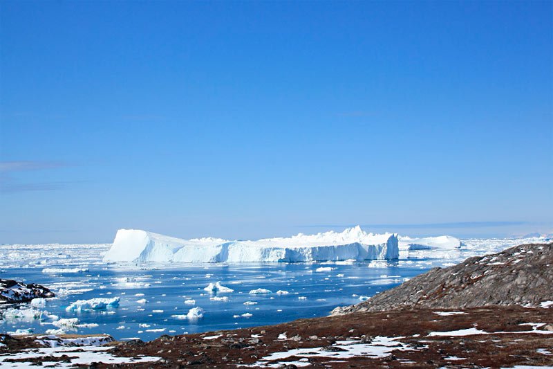 Der Jakobshavn Isbrae Gletscher liegt nahe dem groenlaendischen Ilulissat im Westgrönland. Sein Eis fliesst in den Ilulissat Eisfjord an der Westkueste Groenlands 800