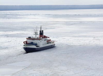 FS Polarstern auf dem Weg zur Neumayer-Station III in die Antarktis (Foto: Folke Mehrtens)