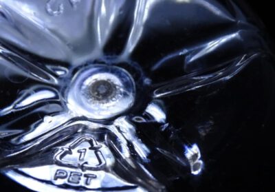 Bisphenol A in Lebensmitteln gefährlicher als bisher angenommen – foodwatch: Bundesernährungsminister Özdemir muss Verbraucher:innen schützen 1 Plastic Bottle peakpx.com / Public Domain