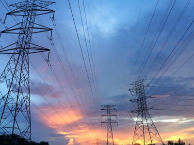 The transmission lines across the U.S. weren’t designed to carry renewable energy long distances. Credit: pexels.com.