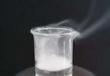 Trifluoroacetic acid in a beaker. The fumes can be clearly seen. © TimJW12 / CC BY-SA 4.0